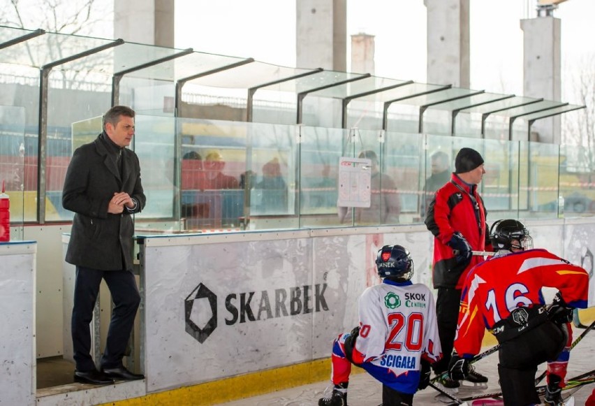 Hokeiści zaczęli trenować na lodowisku przy ul. Pułaskiego.