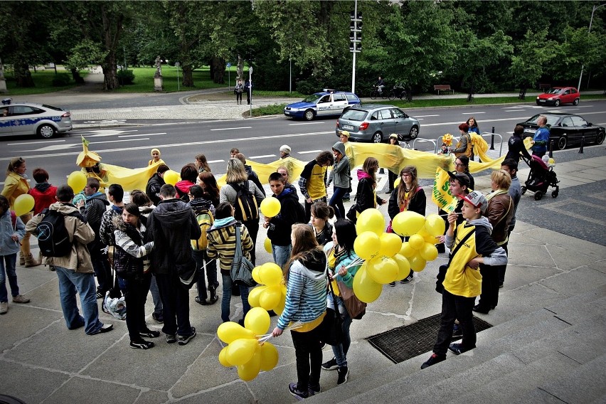Żółty Marsz Życia na ulicach Wrocławia (ZDJĘCIA)