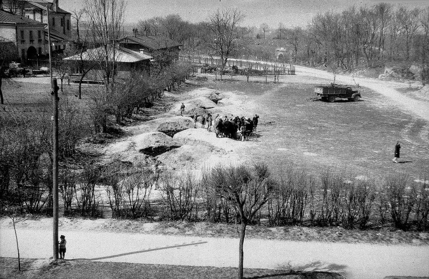 Ekshumacje ok. 1946 r. fot. A. Klimek