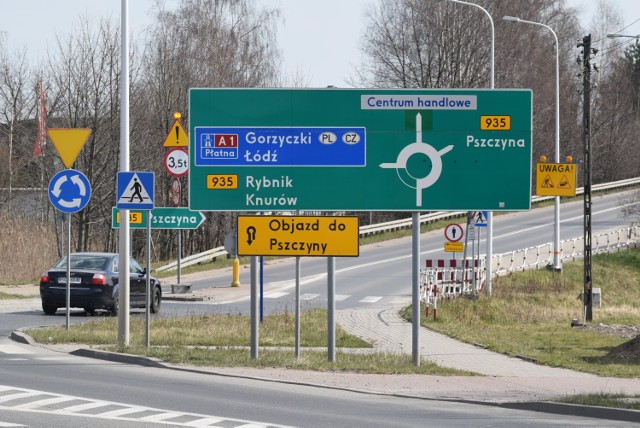 Trwa remont wiaduktu na ulicy Nowopszczyńskiej w Żorach. Od 6 do 10 kwietnia będzie nieprzejezdny dla samochodów dostawczych i autobusów. Galerii mapa objazdów i zmiana rozkładu jazdy komunikacji miejskiej