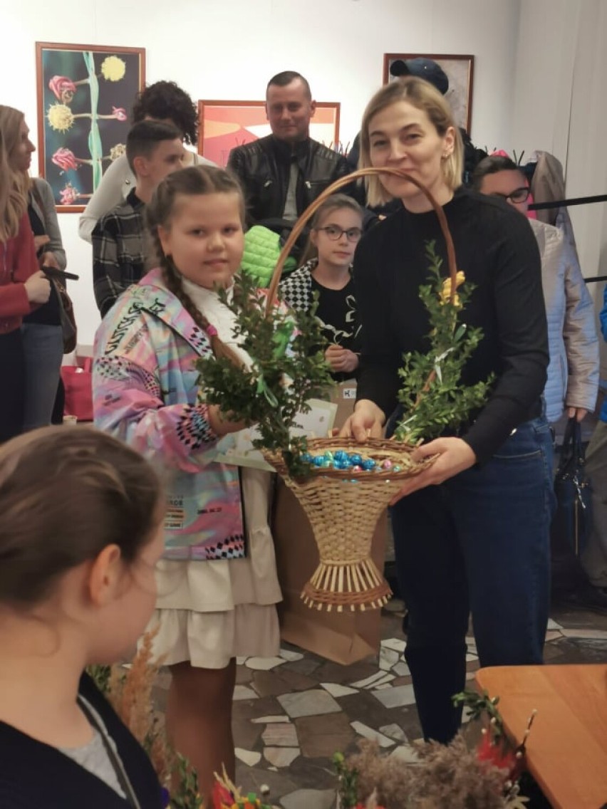 Uczennica szkoły podstawowej w Parkowie została laureatką konkursu na Palmę Wielkanocną