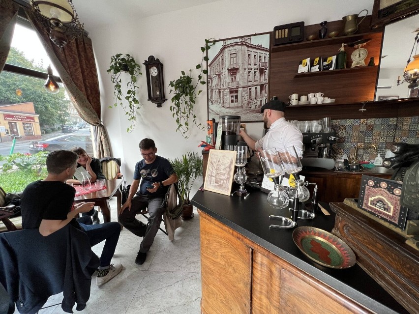 Nowa retro kawiarnia Cyngwajs. O tajemniczej historii miejsca opowiada właściciel: "Przywracamy Lublinowi coś, co zniknęło"
