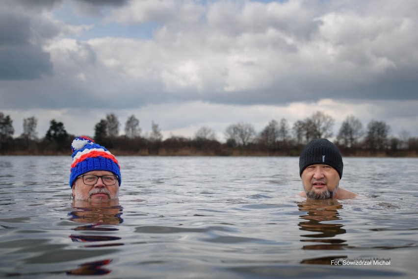 - Zima nie odpuszcza i my też nie odpuszczamy - mówią...