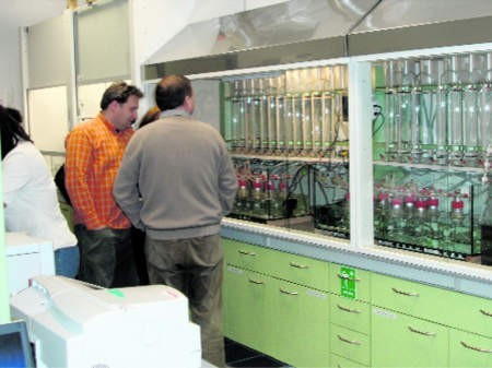 Laboratorium biotechnologiczne pracuje nad efektywnym wykorzystaniem odpadów organicznych - Fot. ZENERIS