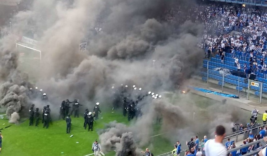 Mecz Lech - Legia zakończył się skandalem i walkowerem dla...