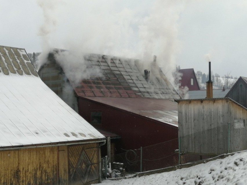 Podhale: Pożar stolarni w Ratułowie. Trwa akcja gaśnicza