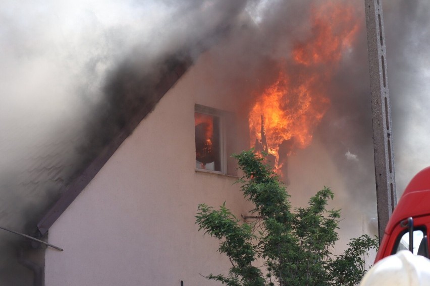 Pożar na ulicy Inowrocławskiej w Strzelnie. Zobaczcie...