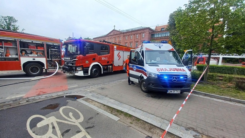 Wybuch gazu w kamienicy przy ul. Worcella we Wrocławiu. Jedna osoba nie żyje, 4 są ranne. Zobaczcie zdjęcia