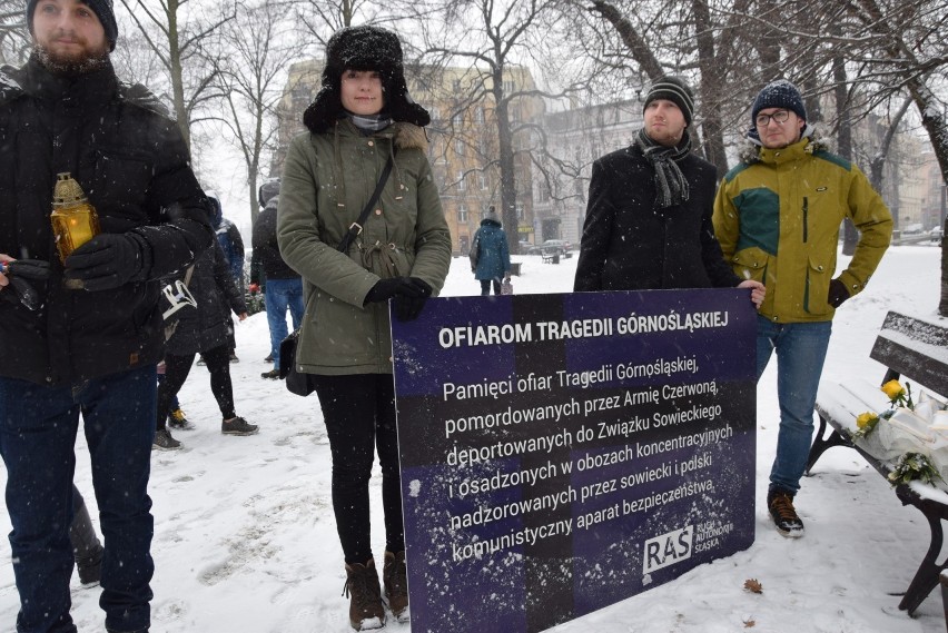 Ślązacy upamiętnili ofiary Tragedii Górnosląskiej idąc z...