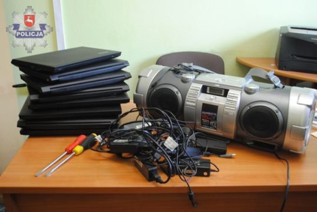 Sprawcy ukradli laptopy i radiomagnetofon