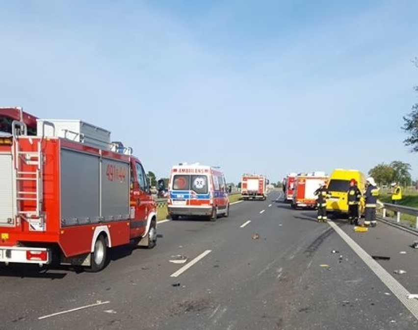 Wypadek na S7 pod Kiezmarkiem i Cedrami Wielkim 11.07.2019. Zderzyły się dwa samochody dostawcze. Trzy osoby ranne [zdjęcia]