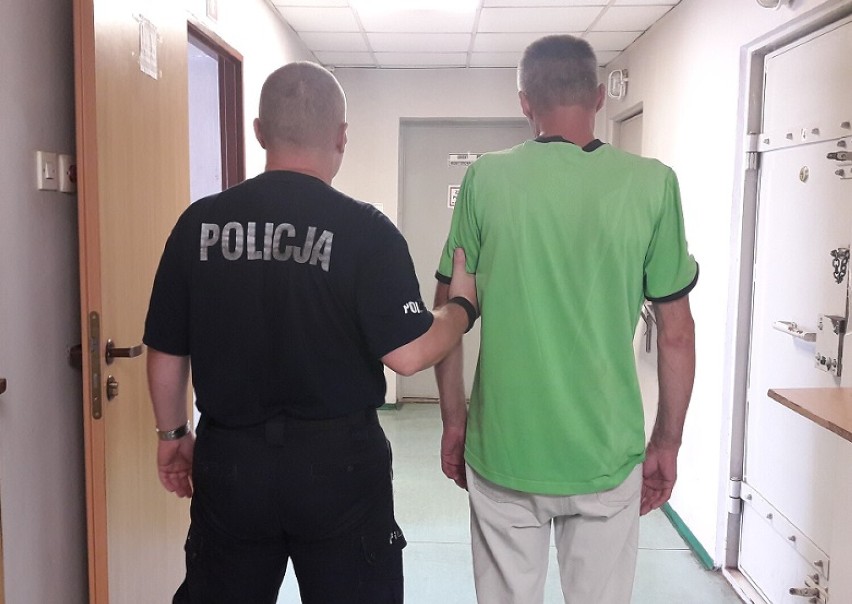 Mieszkaniec Radomska zatrzymany za narkotyki i nielegalny tytoń. Trafił do aresztu
