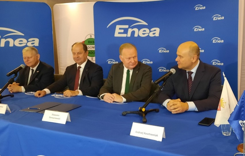 Enea Wytwarzanie wciąż będzie sponsorowała Radomiaka Radom. Podpisano umowę sponsorską na kolejne trzy lata. Zobaczcie zdjęcia