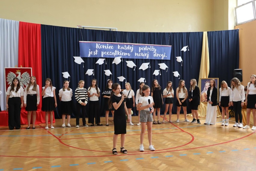 Zakończenie roku szkolnego absolwentów szkół podstawowych w Wieluniu