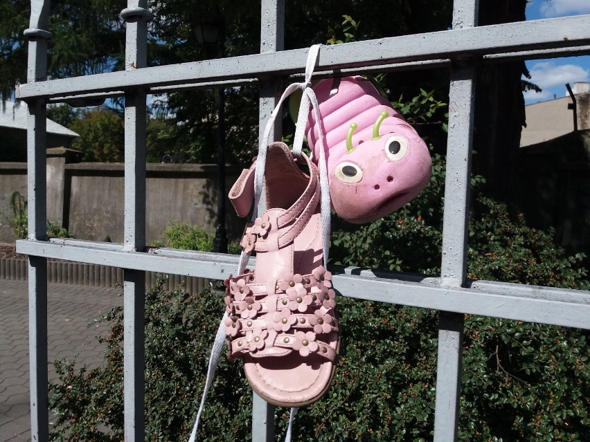 Baby Shoes Remember - protest przeciw pedofilii księży także...