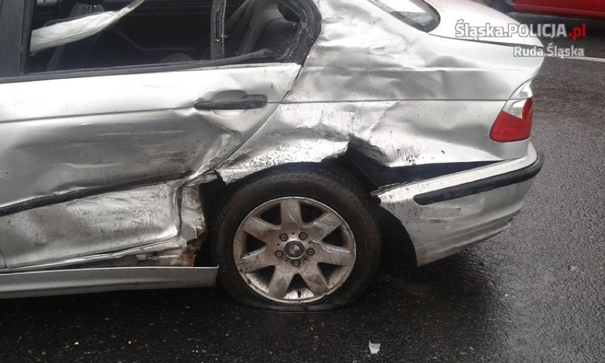 Ruda Śląska: BMW uderza w radiowóz. Są ranni [wypadek na DTŚ]