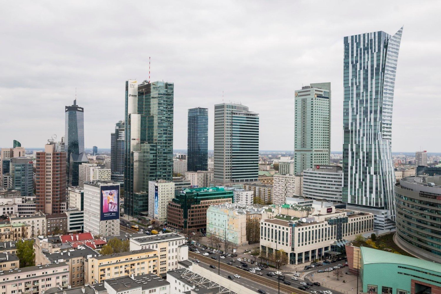 Mieszkania w Warszawie są drogie, bo zarabiają na nich