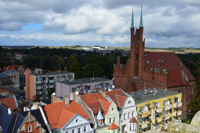 Widok na Świebodzin z wieży ratuszowej.