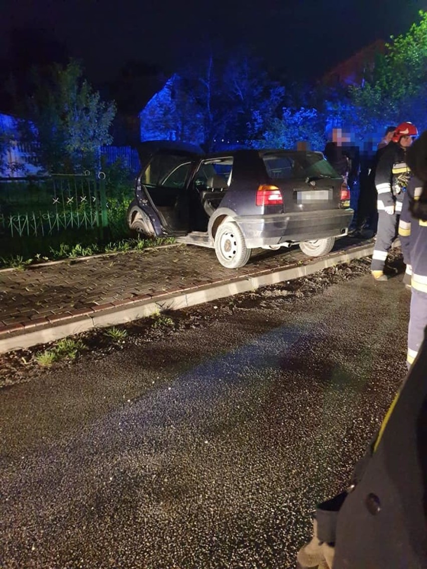 Pijany kierowca rozbił się samochodem w Tarnowskiej Woli koło  Lubochni [FOTO]