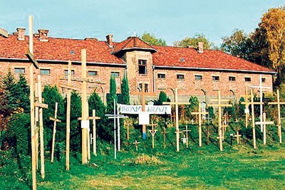 Pod koniec lat 90. Polaków ekscytował spór o krzyże na żwirowisku obok obozu Auschwitz