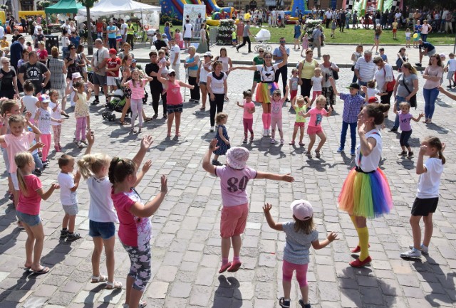 Na rynku w Jarosławiu przygotowano mnóstwo atrakcji dla najmłodszych. Zobaczcie zdjęcia z miejskiego dnia dziecka!

 Zobacz też: Marek Michalak o podstawowych prawach każdego dziecka
!