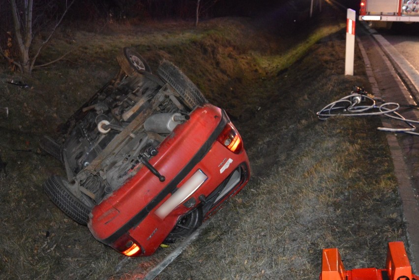 Tragiczny wypadek w regionie. Dwie osoby nie żyją, pięć trafiło do szpitala! [zdjęcia]