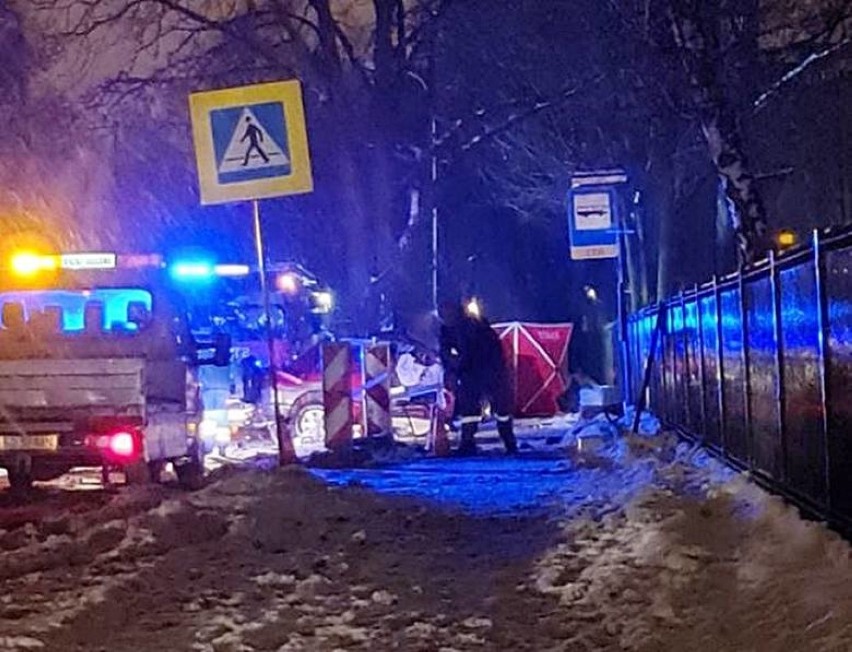 Śmiertelny wypadek w Sosnowcu Milowicach. Młody kierowca uderzył w drzewo. Zginął na miejscu