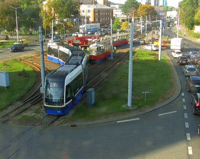 Wykolejenie tramwaju na rondzie Fordońskim w Bydgoszczy. Uwaga na utrudnienia i objazdy!