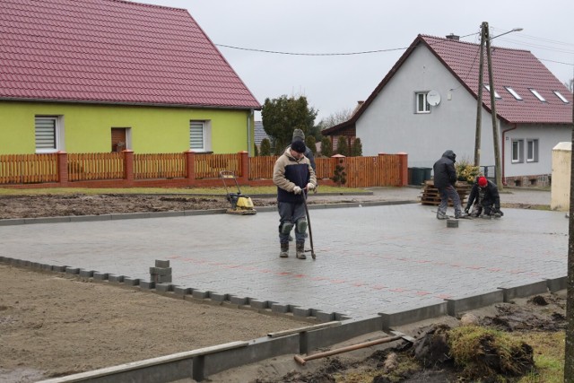 Trwają prace przy budowie parkingu w Bukowcu.