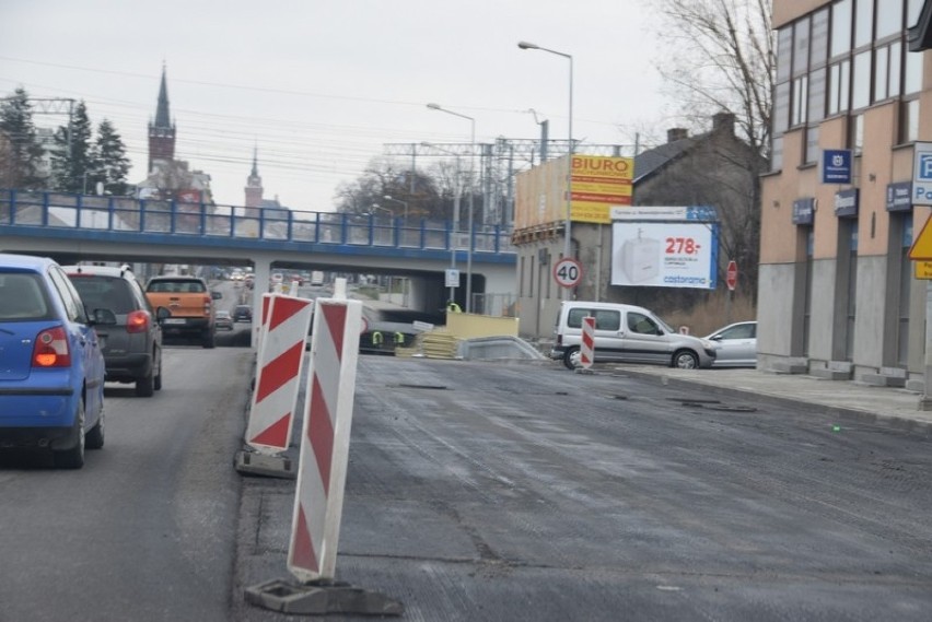 Na ul. Krakowskiej na ostatnią warstwę asfaltu czeka jezdnia...