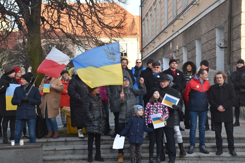 Pleszew solidarny z Ukrainą. Manifestacja w centrum miasta