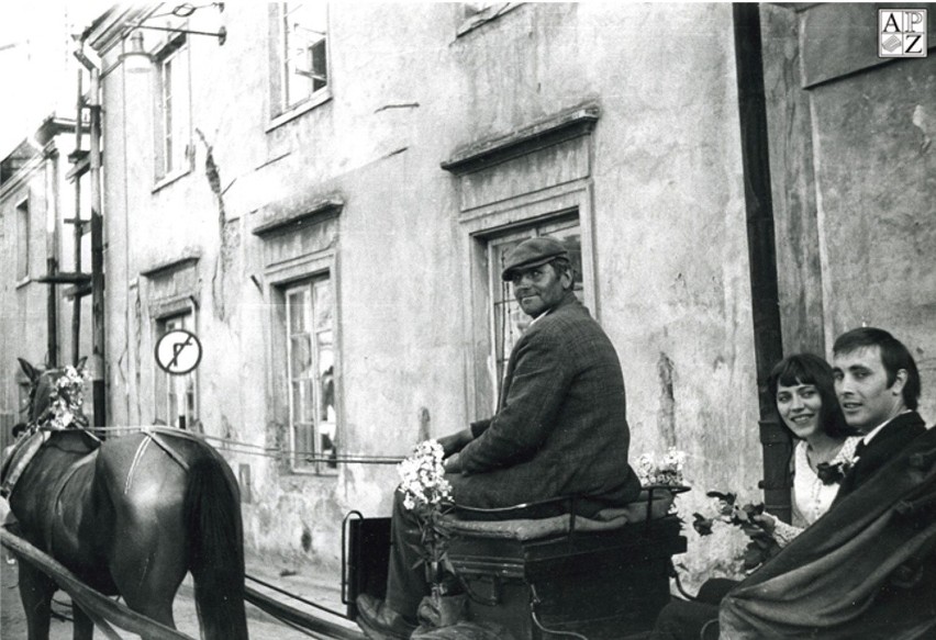 Zamość, 1968 rok. Na zdjęciu nowożeńcy oraz zamojski...