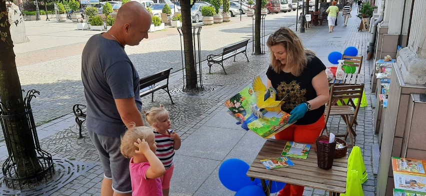 Letnia wypożyczalnia książek w Krotoszyńskiej Bibliotece Publicznej [ZDJĘCIA]  