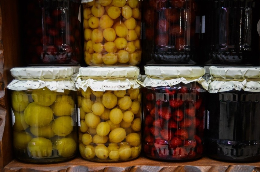 KOMPOT OWOCOWY

Składniki:

- 1 kg owoców oczyszczonych z...