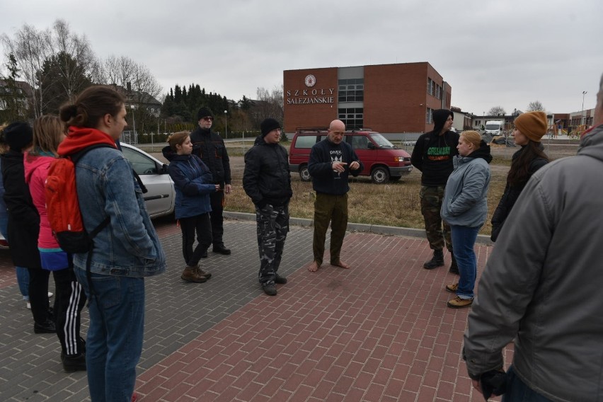 Sprzątanie Wrzosowiska w Toruniu. Akcja społeczna mieszkańców Wrzosów [zdjęcia]