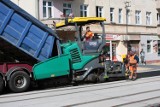 Grudziądz. Tak wygląda układanie asfaltu na ul. Chełmińskiej. Utrudnienia w ruchu. Zobacz zdjęcia 