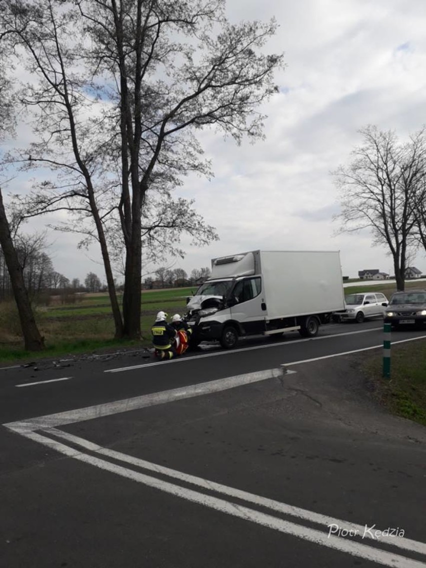 Zderzenie aut dostawczych na drodze krajowej w okolicy Czarnożył [FOTO]