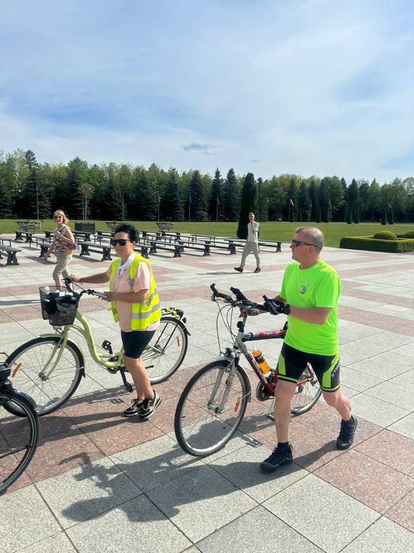 Pielgrzymka rowerowa ze Stawiszyna do Lichenia. Trasę pokonało 40 cyklistów. ZDJĘCIA