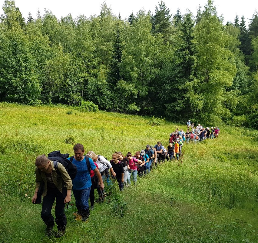 Odkryj Beskid Wyspowy. Marsz do gwiazd. W deszczu i chłodzie pokonali Lubomira [ZDJĘCIA]