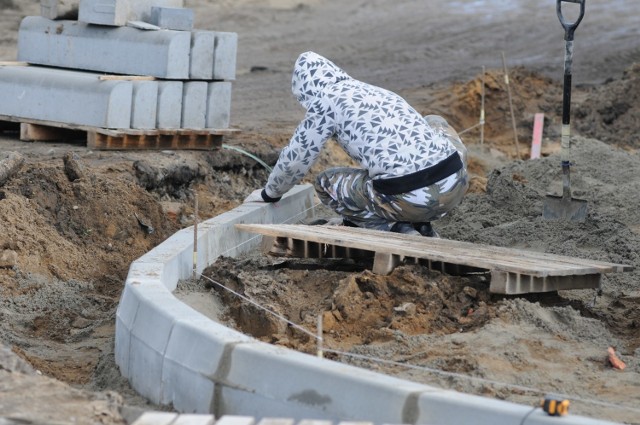 Na skrzyżowaniu pojawią się oddzielne pasy do skrętów, mają ułatwić przejazd w tym miejscu i zmniejszyć korki, które tworzą się przed rogatkami