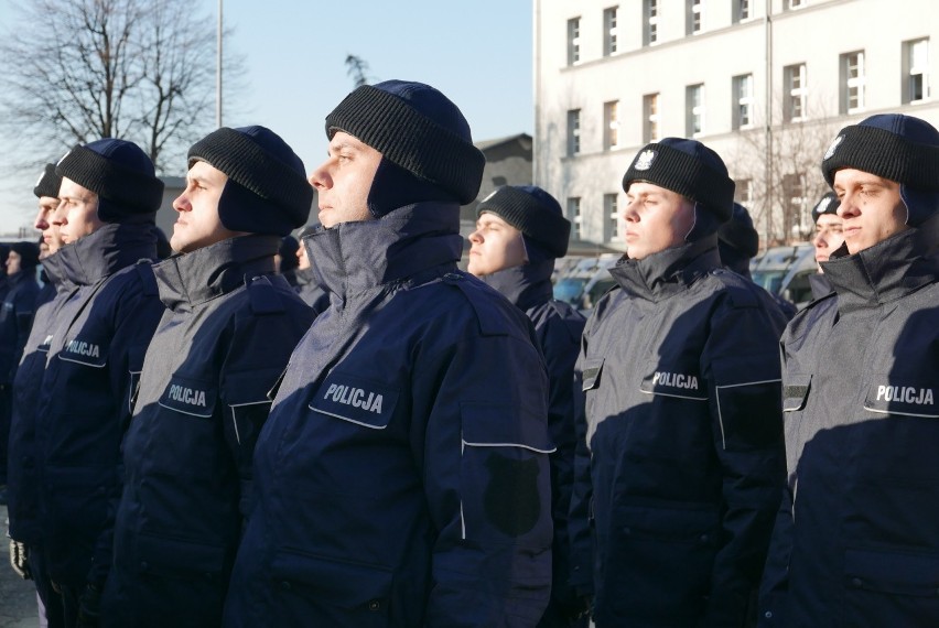 Ślubowanie policjantów w Katowicach. Wkrótce rozpoczną służbę w śląskim garnizonie policji ZDJĘCIA