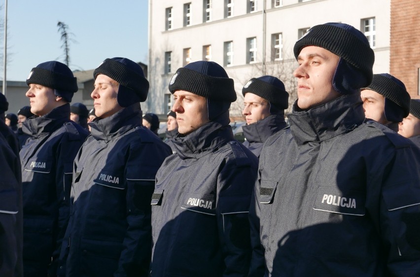 Ślubowanie policjantów w Katowicach. Wkrótce rozpoczną służbę w śląskim garnizonie policji ZDJĘCIA