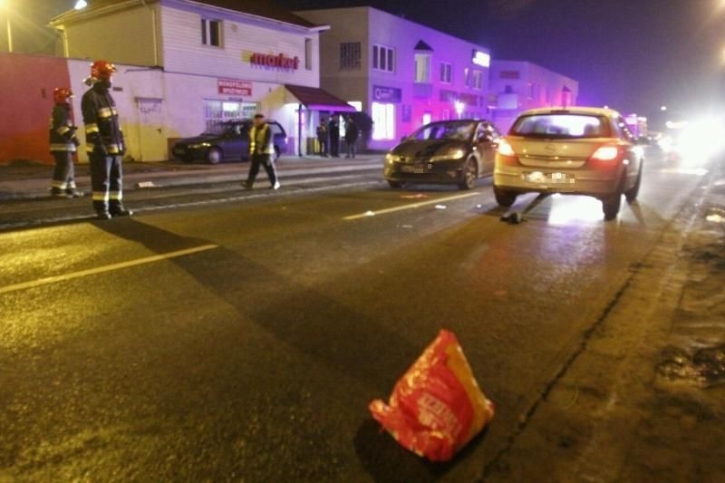 Wrocław: Potrącenie na Rogowskiej. Wpadł pod dwa samochody (ZDJĘCIA)