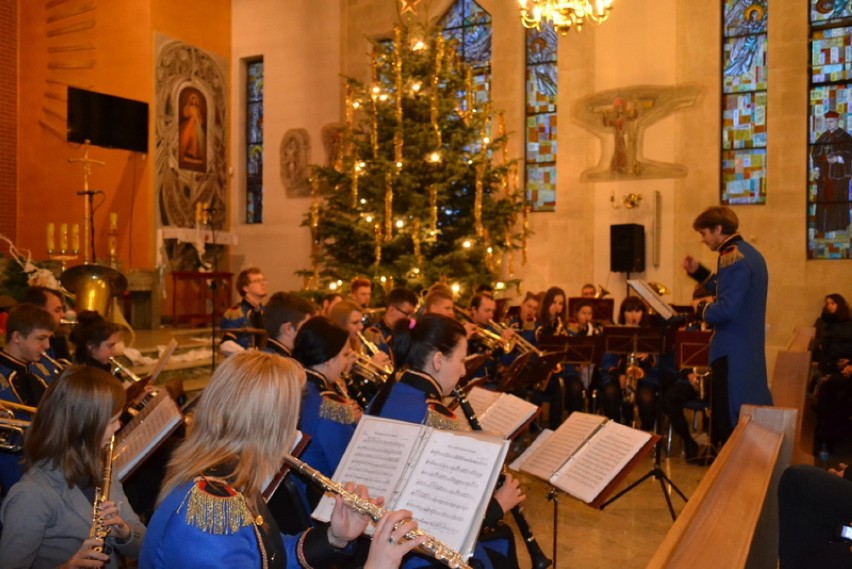 Młodzieżowa Orkiestra w Łapalicach - koncert w kościele św. Wojciecha