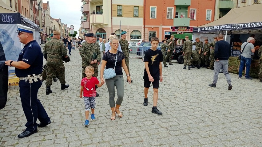 Wojskowy piknik na rynku w Głogowie - jest co oglądać