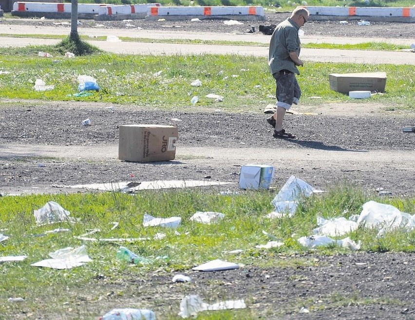 Lubin: Okolice stadionu wyglądają jak pobojowisko