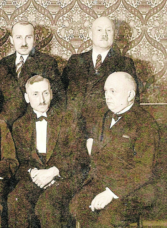 Inowrocławscy lekarze (fot. z 20 czerwca 1936 r.), stoją od lewej: Ludwik Błażek i Henryk Sikorski, siedzą: Józef Pawlak i Stanisław Mierosławski.