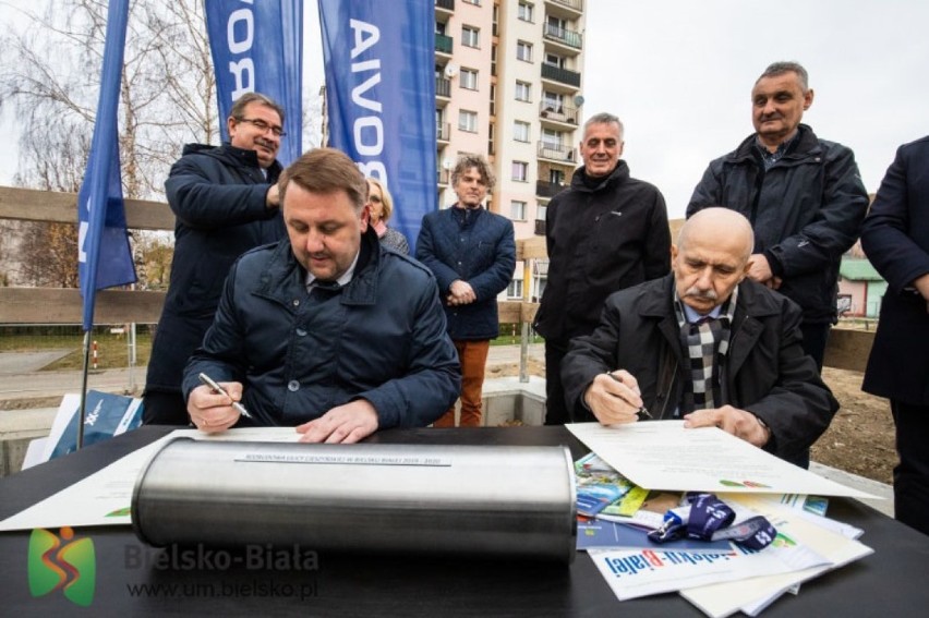 Rozbudowa ul. Cieszyńskiej. Akt erekcyjny na upamiętnienie inwestycji