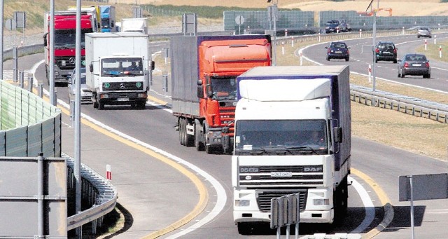 Nawet doświadczeni kierowcy ciężarówek mogą sprowadzać na siebie i innych użytkowników dróg poważne niebezpieczeństwo, jeżeli są przemęczeni