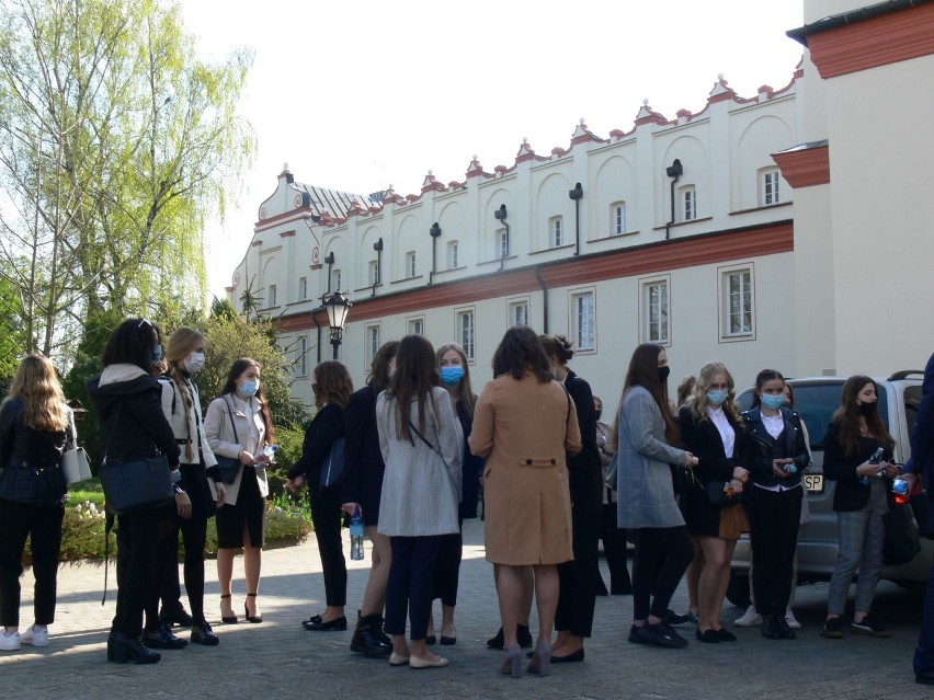 Od języka polskiego rozpoczęli we wtorek 4 maja maturzyści...